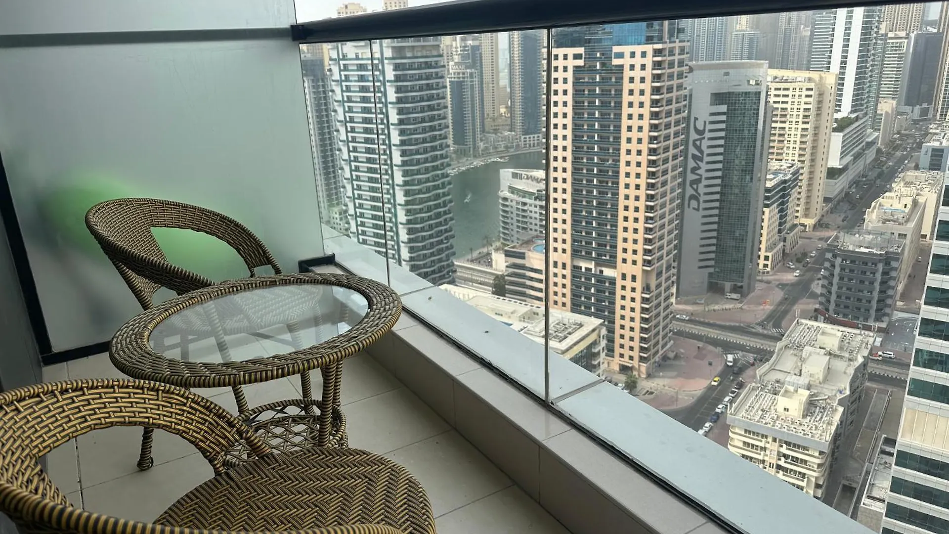Modern Apartment In Dubai Marina