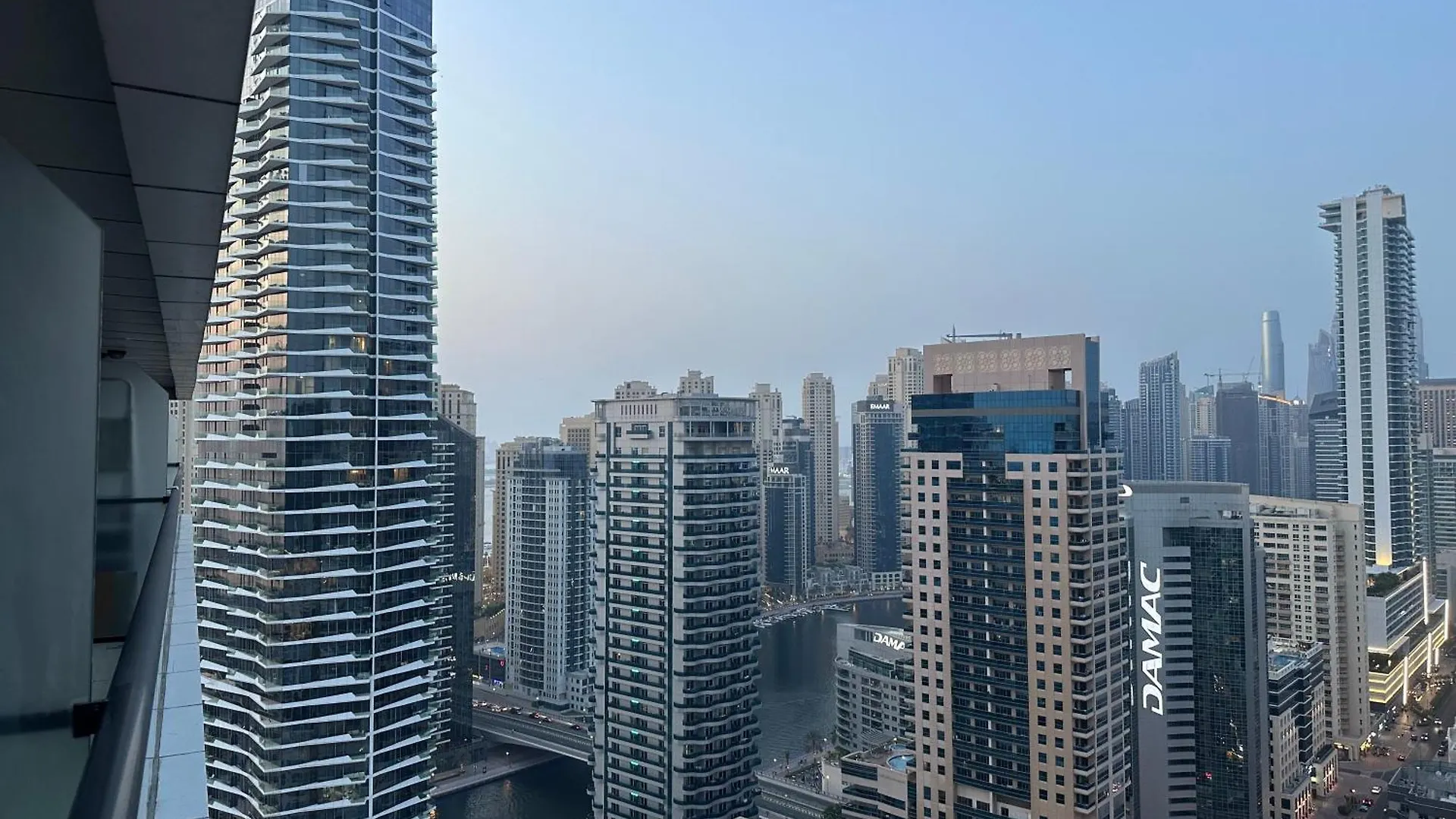 Modern Apartment In Dubai Marina