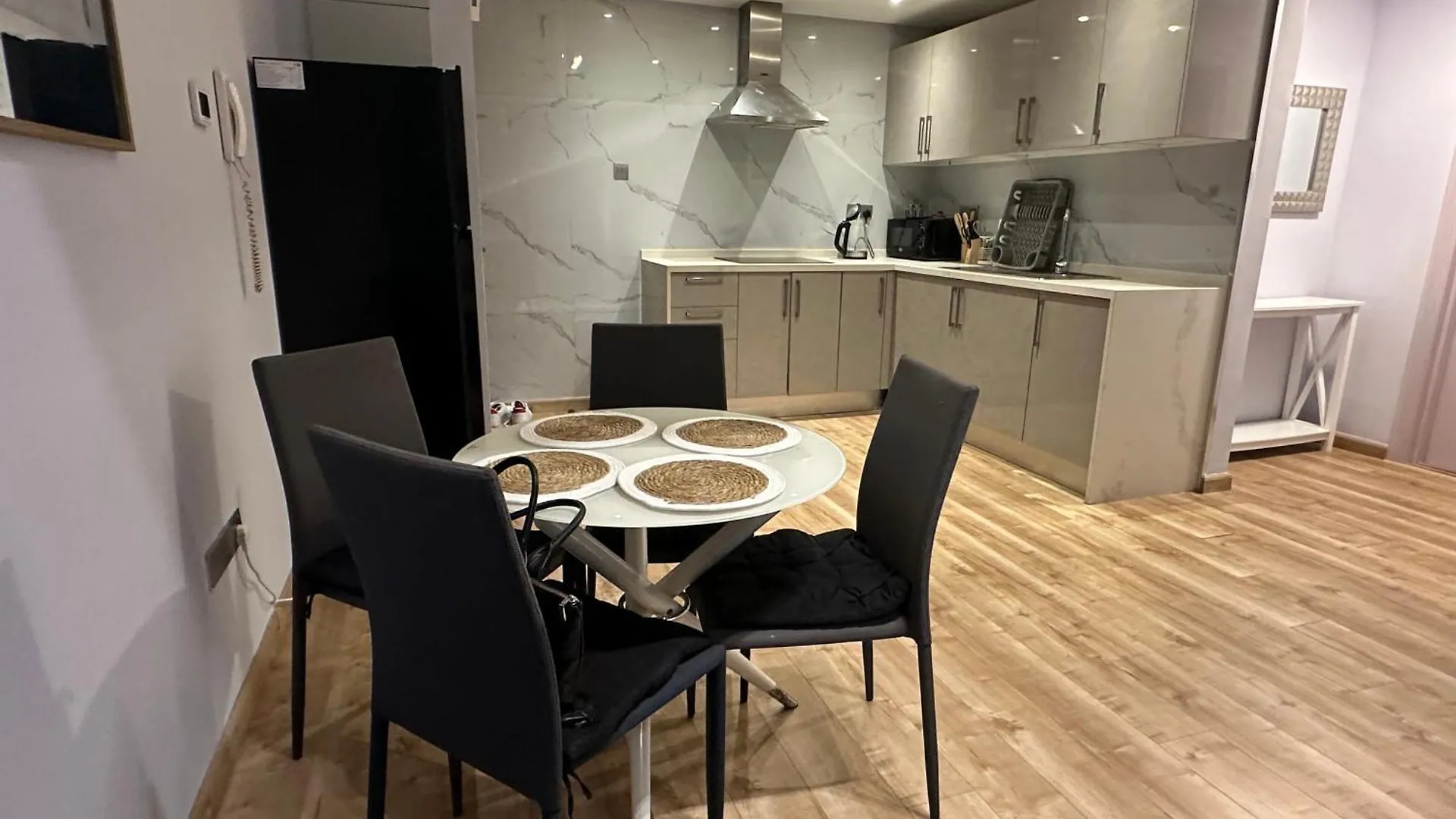 Επικοινωνία με το Modern Apartment In Dubai Marina